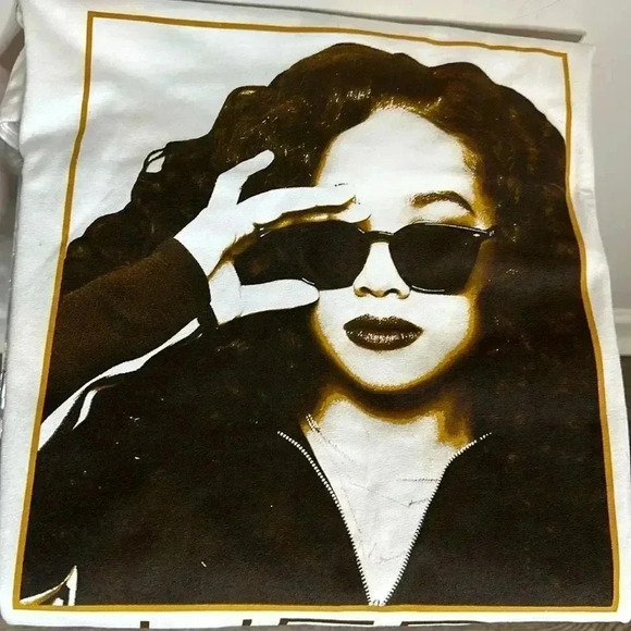 Graphic T-shirt H.E.R. - Picture 1 of 7